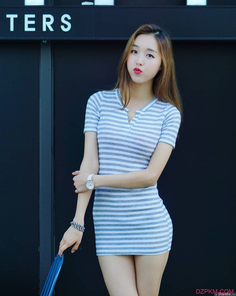 韩国大长腿正妹性感曲线迷人 贴身装露肚脐诱人犯罪