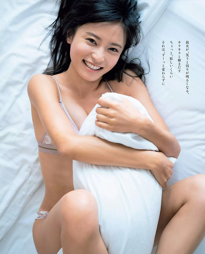 小岛瑠璃子杂志封面写真 小麦色皮肤性感火辣显熟女