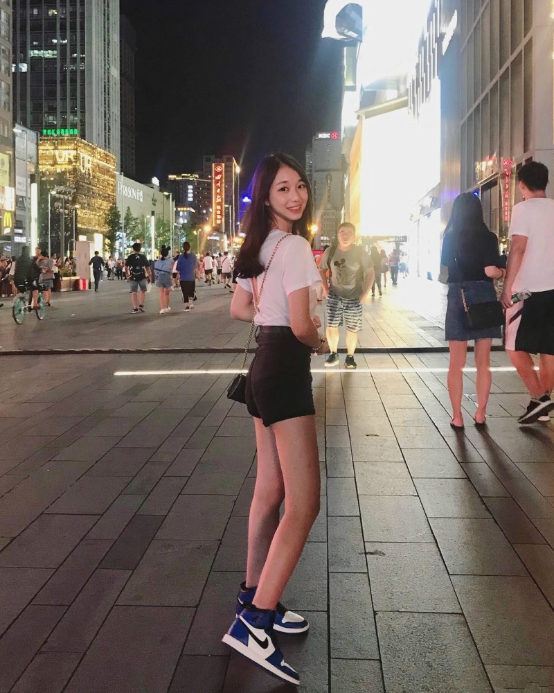 香港地铁清新正妹Coco wong 15岁火辣身材惊呆网友