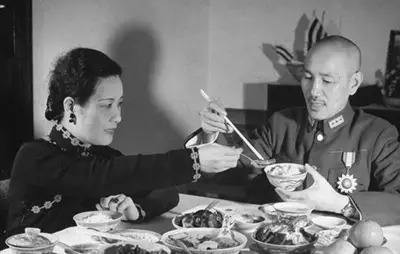 蒋介石每天都吃些什么？他的厨师说：有什么吃什么！