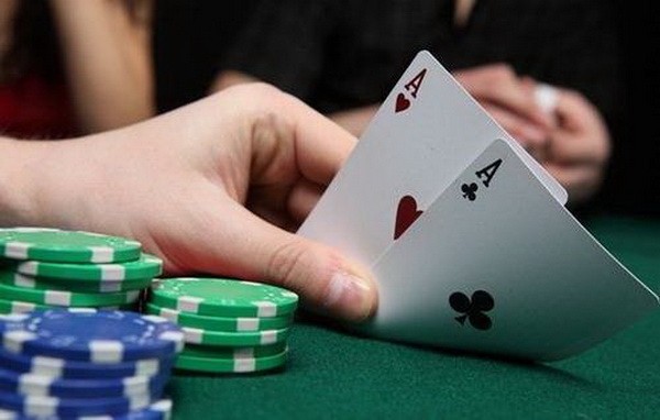 德州扑克高级牌圈推测和双向性下注