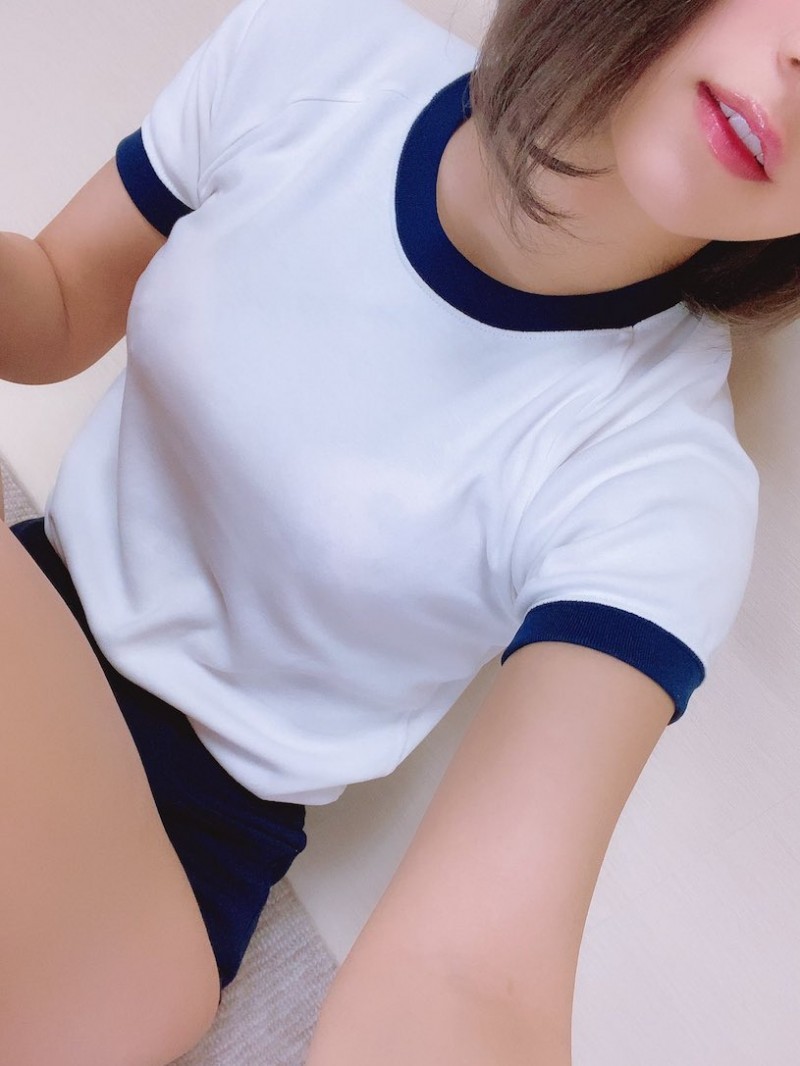 22岁女优“渚光希”真理裤造型超邪恶，“发育中的胴体”好让人遐想！