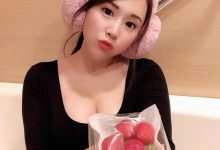 巨乳妹Cynthia Siao小恰子 海边赏景性感事业线迷人-德州扑克迷