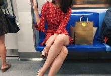 地铁美女Sherena Ng 性感美腿模特眼神诱人-德州扑克迷