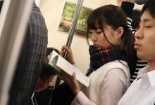 HND-633: 电车痴汉在学生妹枢木葵身后留下一滩白色液体。-德州扑克迷