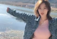 美乳正妹举手跳跃“无罩驾驶” 大胸器乳摇晃到你头晕-德州扑克迷