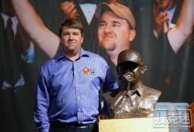 想成为职业德州扑克玩家?辞掉工作?-德州扑克迷