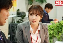 SSNI-865：三上悠亚把内裤扒开绽放著湿润光泽的小妹妹，是男人都忍不住-德州扑克迷