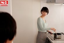 SSNI-866 ：美乳大嫂葵司一身湿透奶罩若隐若现，忍不住硬上了她！-德州扑克迷
