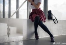 清纯短发美少女 学生服搭配黑色丝袜充满青春气息-德州扑克迷