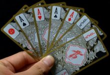 德州扑克翻后拿着J7s和87s这样的牌应该怎样打？-德州扑克迷