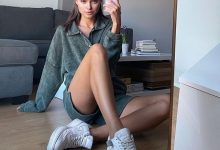气质爆表！俄罗斯美少女《Kat Golden》修长美腿让人想舔破萤幕！-德州扑克迷