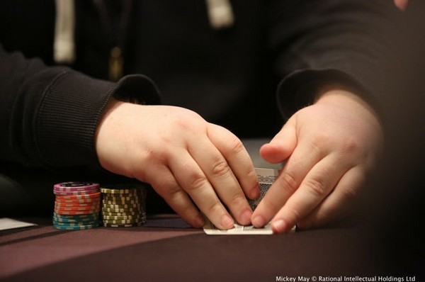 德州扑克摊牌时盖牌是好是坏？