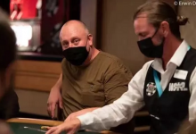 男性扑克玩家Tom Hammers为慈善事业参加WSOP女士赛-德州扑克迷