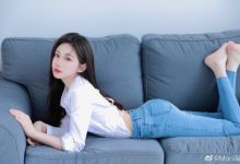 办公室长发正妹「衬衫曲线好火辣」,「背后挖空设计」美背露出了!-德州扑克迷