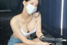 超兇猛「巨乳洗車辣妹」白皙身材好誘人!飽滿視角太極品了-德州扑克迷