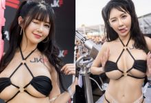 巨乳甜心「安希」拿粉紅水槍狂射！超狂比基尼讓「白嫩雙球」大面積露出！-德州扑克迷