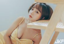 大眼甜心「倩倩」的午茶時光！小洋裝挺「渾圓美乳」令人食指大動！-德州扑克迷