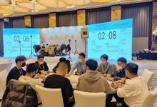 【EV扑克】2022HSPC上海·总决赛最强9人决赛桌形成！胡超928万记分牌一骑绝尘，谁将夺走金迎客松奖杯？-德州扑克迷
