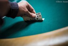 【EV扑克】牌局分析:AK翻前遭遇3bet,你会如何行动?-德州扑克迷