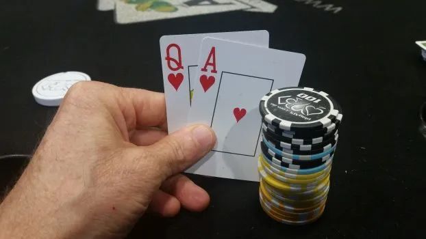 【EV扑克】教学：“麻烦牌”AQ翻前再加注的时机与条件