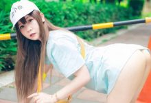 血壓有點高！邪惡血小板「小林兒」趴地尋物太不小心，大展沒穿褲褲的白嫩蜜桃！-德州扑克迷