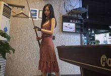好想爬「聖母峰」！撞球館長腿妹胸前雄偉的「大女乃女乃」讓人想攻頂啊！-德州扑克迷
