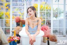 H罩杯正妹「圈圈」民宿渡假！低胸小洋裝秀「豐滿上圍」好火辣-德州扑克迷