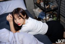 OL正妹「安然」爆乳翹臀超吸睛！「乳壓吉他」更是她的迷人專長！-德州扑克迷