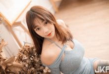 吉他小才女「安然」貼身洋裝好犯規！秀「爆乳美腿」還不小心露出小褲褲！-德州扑克迷