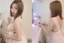 「白皙正妹」梳妝台前穿蕾絲睡裙，超猛設計「渾圓巨乳側露」，挺翹蜜桃也藏不住啦！-德州扑克迷