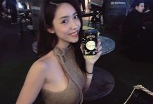 長輩超有存在感！「胸前超突出」正妹，圓潤美乳好身材，背後視角沒想到更狂…..-德州扑克迷