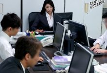 「熟女上司「滥用职权」不断压榨下属」系列作品推荐介绍及封面预览-德州扑克迷