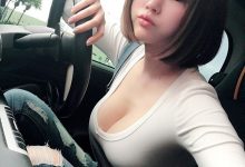 忍不住想攔車！巨乳正妹Miko開車「大露北半球」跟安全氣囊一樣有彈性啊！-德州扑克迷
