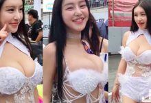 有夠巨！「F奶車模」稱霸賽車場！車頭燈「上下抖動」感覺快撞到臉上了…-德州扑克迷