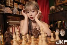 高顏值美乳正妹「王王」陪你下棋，「誘惑緊身裝」曲線太勾人！-德州扑克迷