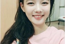 一笑就讓許多人心融化的清新少女金裕貞　登機前還不忘回頭看　讓多少網友都戀愛了！-德州扑克迷