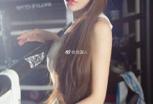 不用出拳靠爆乳就讓我投降！火辣性感美女「琪歌」在拳台大露南半球酥胸打拳：超兇猛！-德州扑克迷