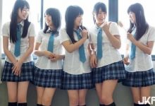 日本女高中生崩壞實錄　她們在大頭貼機裡都在露小褲褲啊！-德州扑克迷