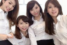 超正汽車業代，黑絲美腿＋緊身制服，車頭燈排排站忍不住要去賞車了！-德州扑克迷