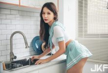 制服美少女「趙趙」火辣脫衣解放，「緊實有致的胴體」超迷人！-德州扑克迷