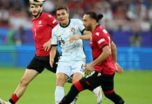 迈博体育 欧洲杯-携手晋级!C罗抱怨染黄 葡萄牙轮换阵容-德州扑克迷