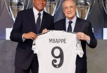 迈博体育 姆巴佩亮相伯纳乌!多次亲吻球衣-德州扑克迷