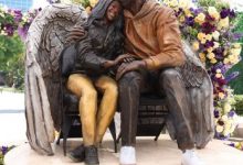 大发体育-科比第二座雕像揭幕 还原场边拥抱亲吻Gigi，大发助力你的致富之路！-德州扑克迷