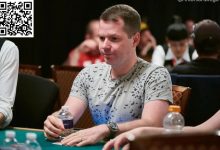 【EV扑克】松凶对手在AA公对面连开三枪，QQ要弃牌吗？-德州扑克迷