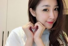 超有女友感！嫩乳正妹「林蓓貝」在家變身性感小女友，32E嫩乳衣服藏不住！-德州扑克迷