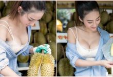 乳味十足!「爆乳榴槤奶妹」示範切榴蓮!胸前「兩顆肉包」讓人受不了…-德州扑克迷