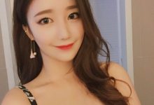 乳量滿滿！氣質出眾「Ｇ奶」老師，「緊身爆乳」太邪惡誰還能專心上課…-德州扑克迷