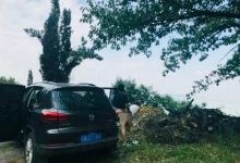 野外激情！離婚人妻偷啪黑衣男　「90度交纏」辣照流出…網友狂敲碗-德州扑克迷