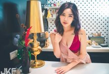 清純小廚娘「Yvonne」爆乳趴料理台,送上粉嫩甜美的「火辣美體」!-德州扑克迷